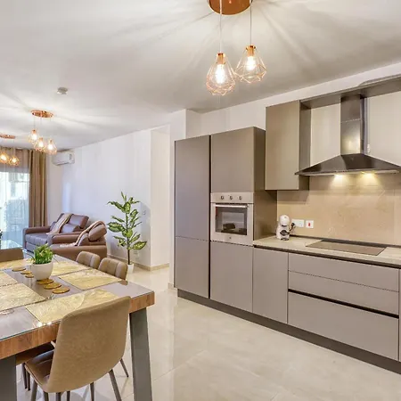 Beautiful 3br Homes With Comfy Beds, Wifi & Ac By 360 Estates ナッシャー