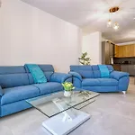 Beautiful 3br Homes With Comfy Beds, Wifi & Ac By 360 Estates