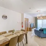 Beautiful 3br Homes With Comfy Beds, Wifi & Ac By 360 Estates Lägenhet *