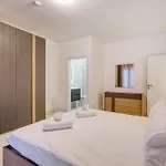 Beautiful 3br Homes With Comfy Beds, Wifi & Ac By 360 Estates Lägenhet