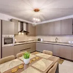 Beautiful 3br Homes With Comfy Beds, Wifi & Ac By 360 Estates Lägenhet Naxxar