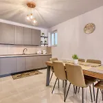 Lägenhet Beautiful 3br Homes With Comfy Beds, Wifi & Ac By 360 Estates *