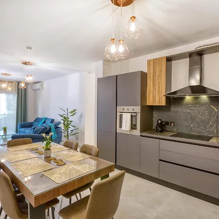 Beautiful 3br Homes With Comfy Beds, Wifi & Ac By 360 Estates Lejlighed