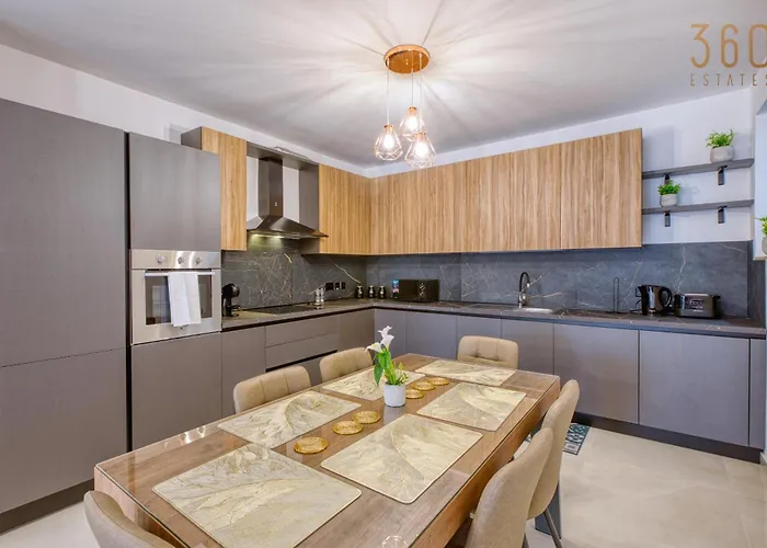 Beautiful 3br Homes With Comfy Beds, Wifi & Ac By 360 Estates Lejlighed