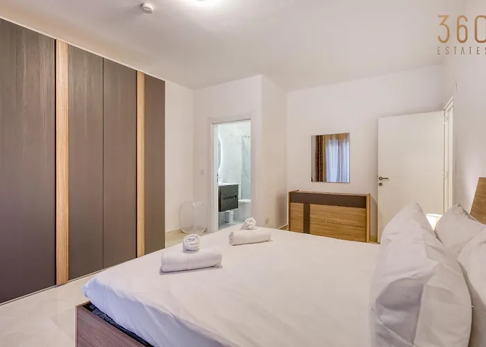 Beautiful 3br Homes With Comfy Beds, Wifi & Ac By 360 Estates Apartament